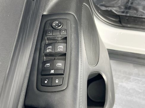 Used 2022 Jeep Grand Cherokee Laredo X image 18