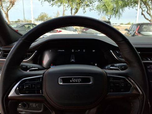 Used 2025 Jeep Grand Cherokee Summit image 19