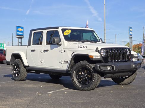 Used 2022 Jeep Gladiator Sport image 2