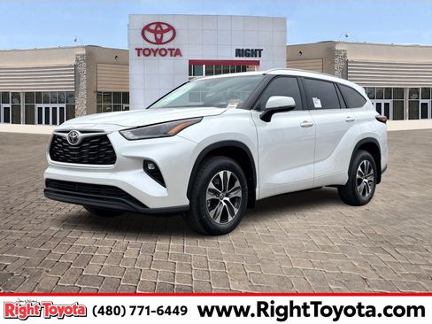New 2026 Toyota Highlander XLE image 1