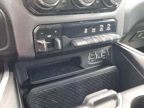 Used 2023 RAM 1500 Big Horn AWD/4WD image 30