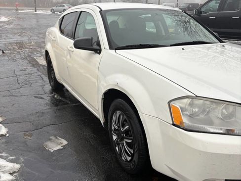 Used 2010 Dodge Avenger SXT image 5