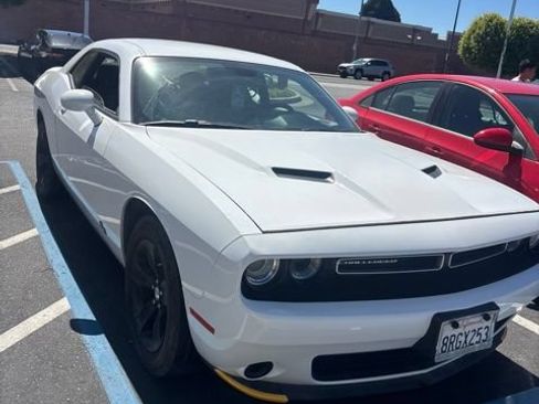 Used 2019 Dodge Challenger SXT RWD image 1