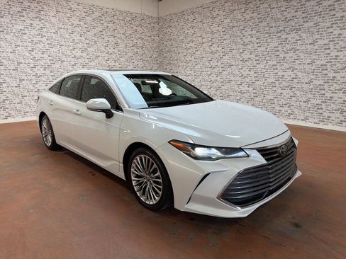 Used 2021 Toyota Avalon Limited FWD image 1