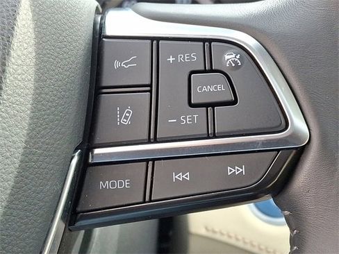 Certified 2021 Toyota Highlander XLE image 24