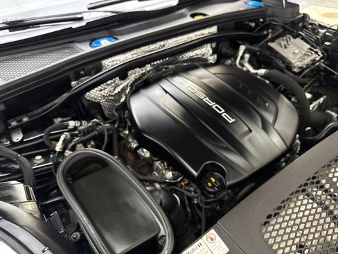 Used 2019 Porsche Macan AWD/4WD image 76