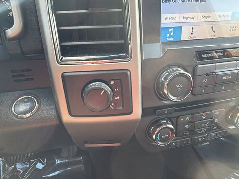 Used 2018 Ford F150 Lariat image 30