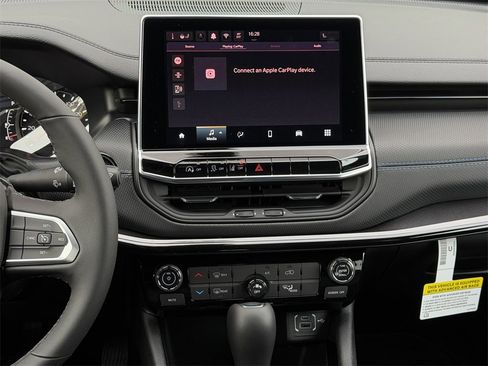 New 2026 Jeep Compass Latitude image 14