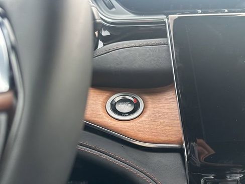 New 2025 Jeep Grand Cherokee Summit image 16