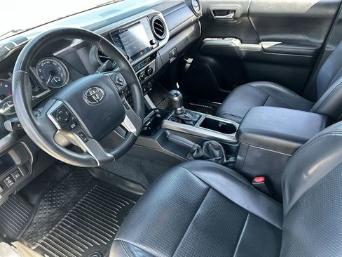 Used 2018 Toyota Tacoma Limited image 10