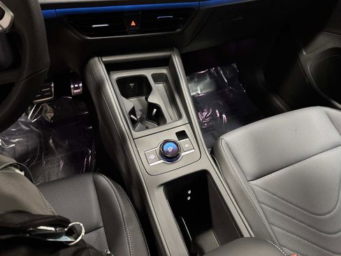 Certified 2025 Volkswagen Tiguan SE R-Line image 27