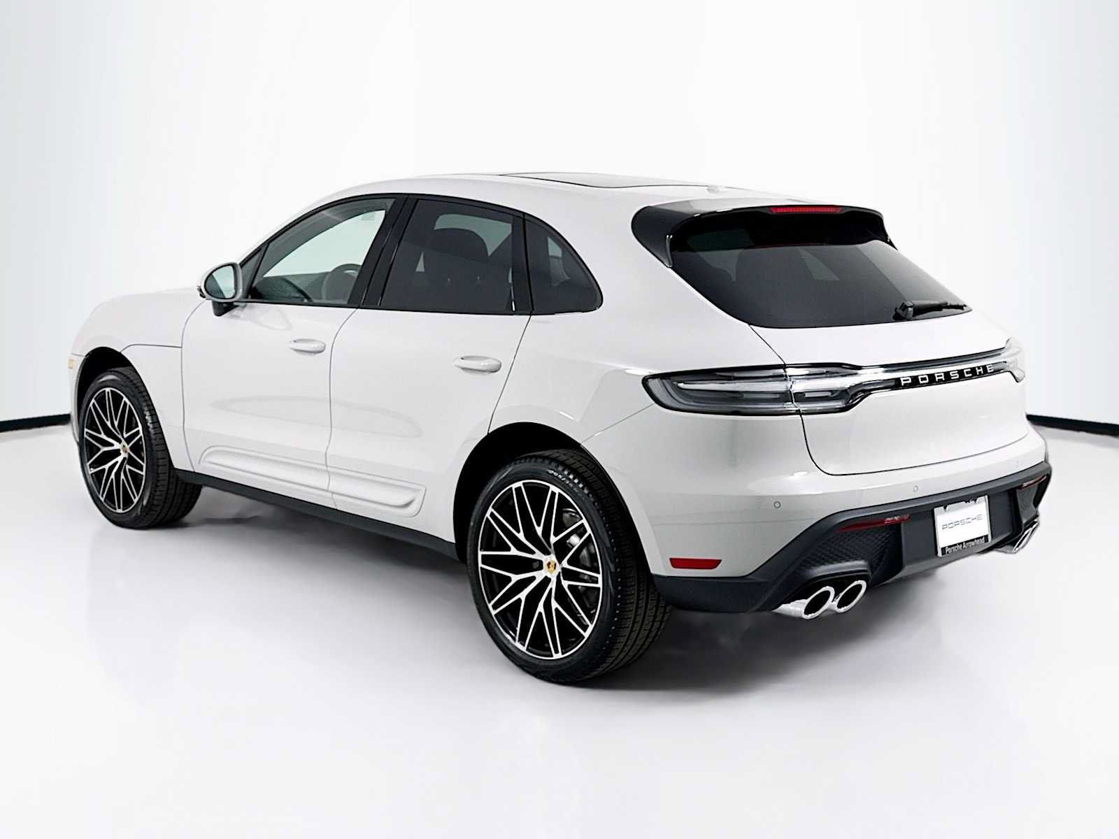 Used 2026 Porsche Macan AWD/4WD image 3