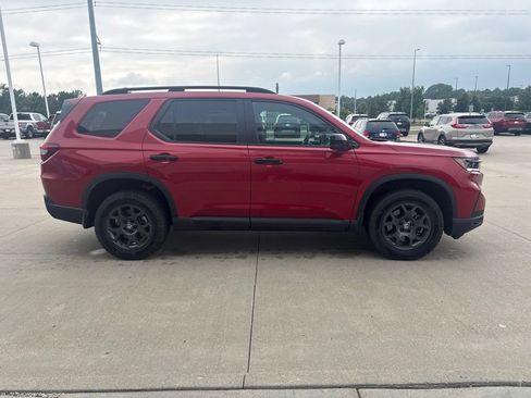 Certified 2025 Honda Pilot TrailSport image 4