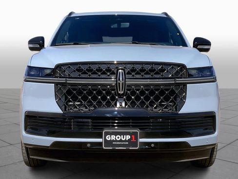 New 2026 Lincoln Navigator Reserve w/ Jet Appearance Package AWD/4WD image 3