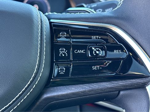 Certified 2023 Jeep Grand Cherokee Overland image 17