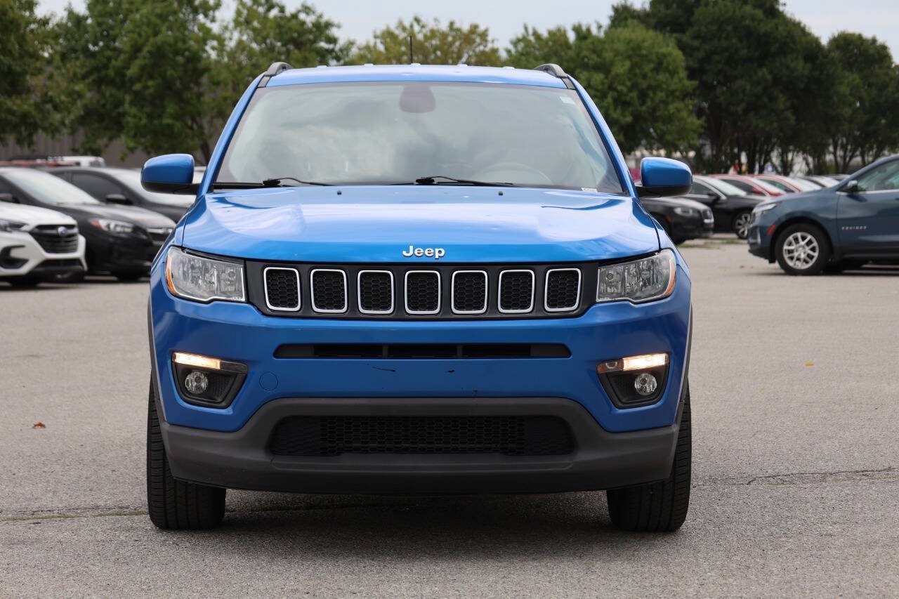Used 2017 Jeep Compass Latitude w/ Popular Equipment Group AWD/4WD image 2