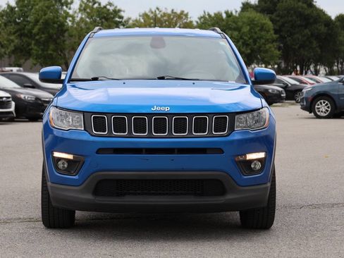 Used 2017 Jeep Compass Latitude w/ Popular Equipment Group AWD/4WD image 2