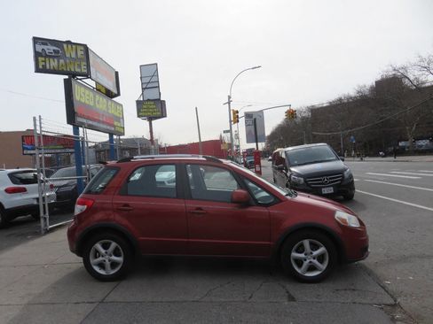Used 2008 Suzuki SX4 AWD Hatchback w/ Touring Pkg image 9