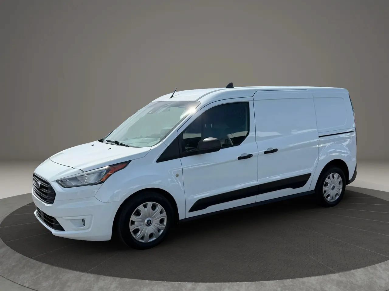 Used 2022 Ford Transit Connect XLT FWD image 2