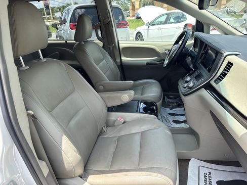 Used 2015 Toyota Sienna XLE FWD image 17