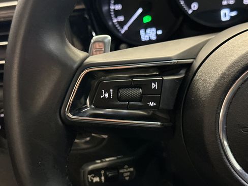 Certified 2025 Porsche Macan AWD/4WD image 27