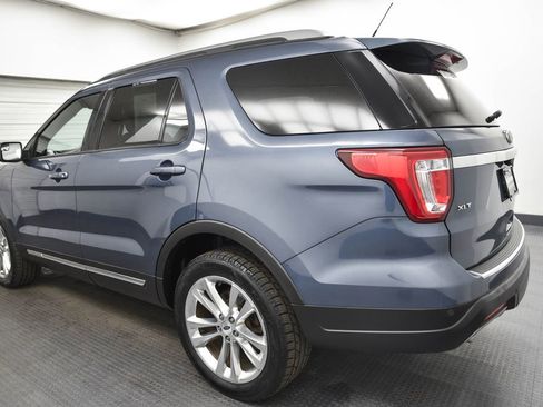 Used 2018 Ford Explorer XLT w/ Equipment Group 202A image 5
