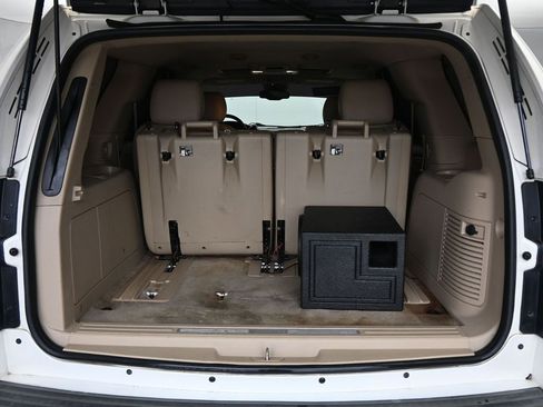 Used 2013 Cadillac Escalade Luxury image 12