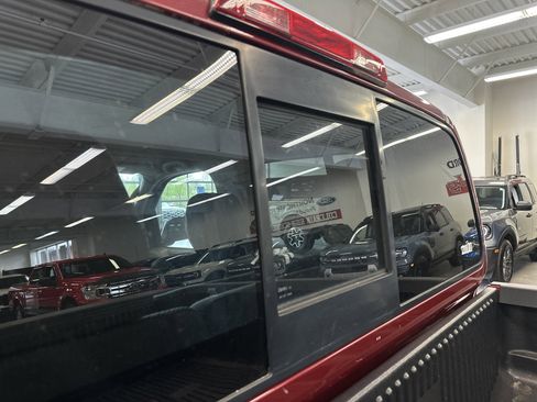 Used 2019 Nissan Frontier SV image 4