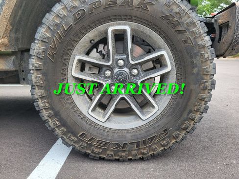 Used 2025 Jeep Gladiator Mojave AWD/4WD image 4