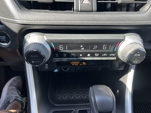 Used 2020 Toyota RAV4 XLE image 23