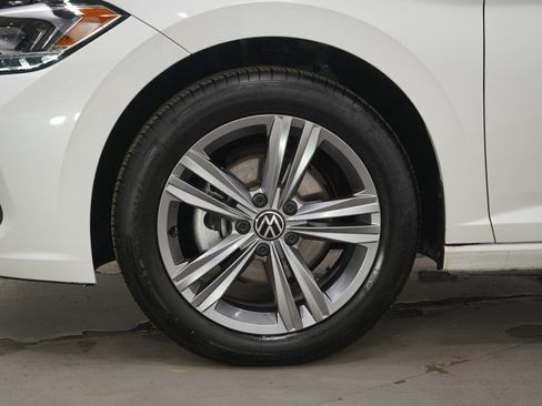 Used 2023 Volkswagen Jetta SE w/ Panoramic Sunroof Package image 27