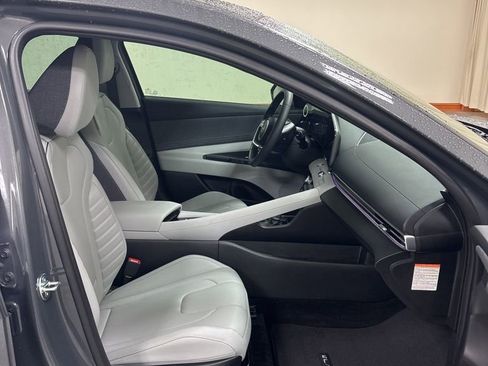 Used 2025 Hyundai Elantra Limited image 26