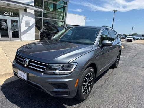 Used 2021 Volkswagen Tiguan SE w/ Panoramic Sunroof Package AWD/4WD image 2