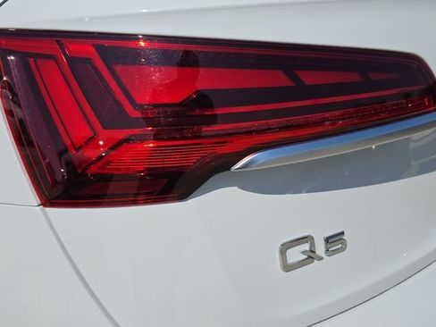 Used 2024 Audi Q5 e Premium w/ Convenience Package AWD/4WD image 38