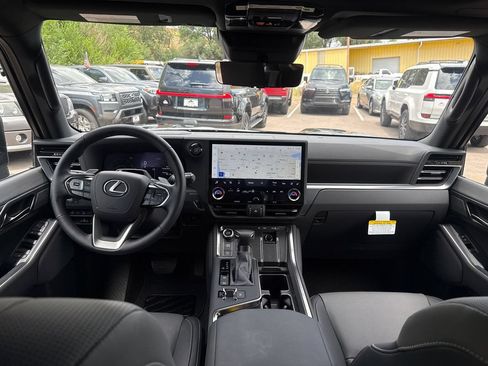 Used 2026 Lexus GX 550 w/ Cold Area Package AWD/4WD image 12