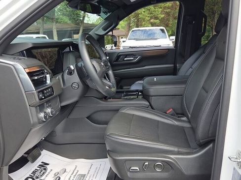Used 2025 GMC Yukon Denali w/ LPO, Illumination Package RWD image 6