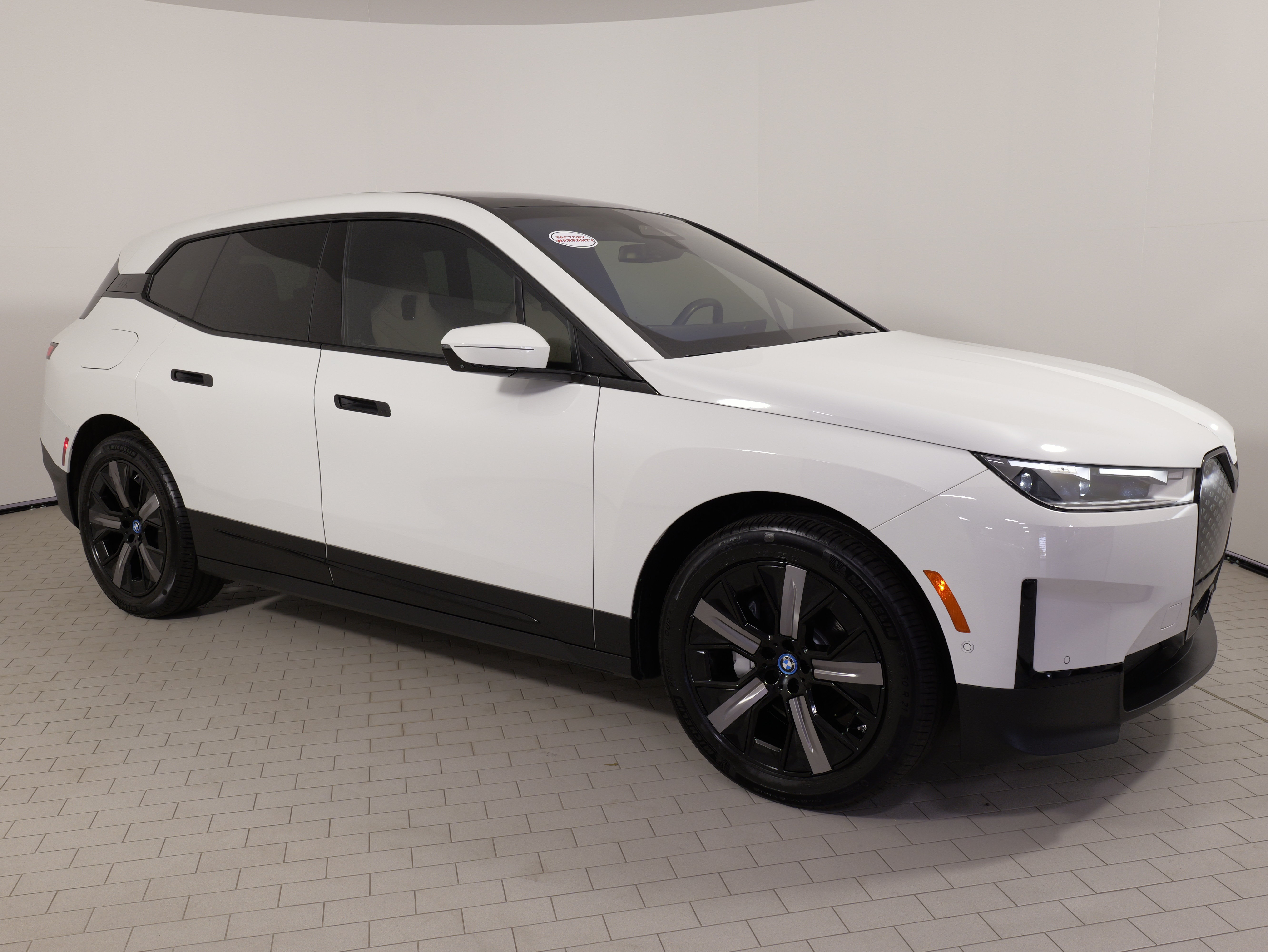 Used 2024 BMW iX xDrive50 w/ Convenience Package AWD/4WD image 7