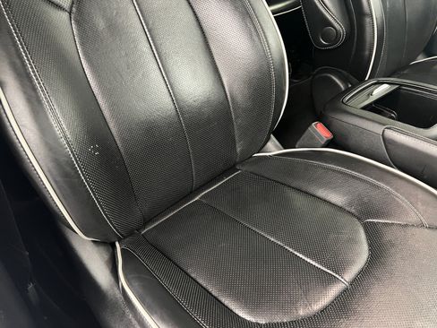 Used 2023 Chrysler Pacifica Limited w/ Uconnect Theater Family Group FWD image 44
