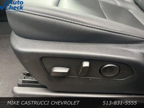 Used 2025 Chevrolet Suburban LT AWD/4WD image 10