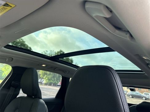 Certified 2025 Volvo XC60 T8 Plus w/ Protection Package Premier image 24