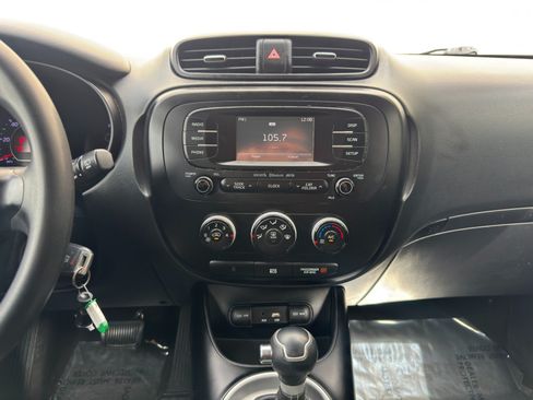 Used 2016 Kia Soul + FWD image 21
