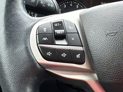 Used 2022 Ford Explorer XLT w/ Equipment Group 202A AWD/4WD image 17