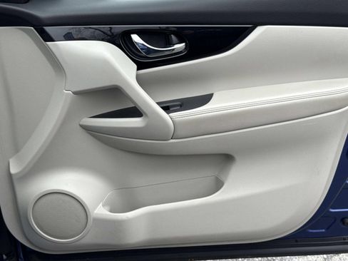 Used 2022 Nissan Rogue Sport SV w/ Technology Package image 24