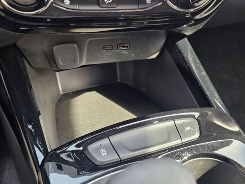 Used 2025 Chevrolet Trax LT w/ LT Convenience Package FWD image 35
