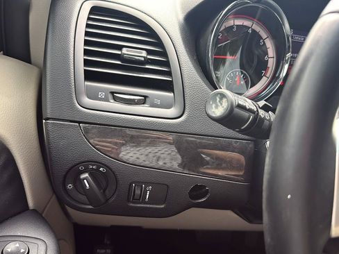 Used 2018 Dodge Grand Caravan SE w/ UConnect Hands-Free Group FWD image 23