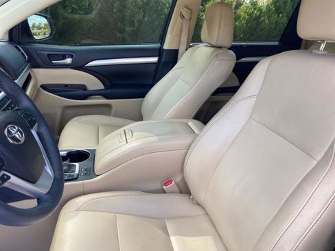 Used 2016 Toyota Highlander XLE image 7