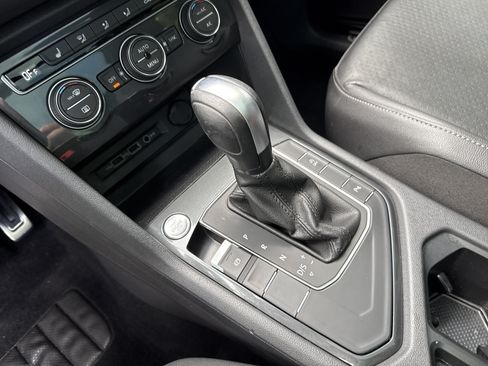 Used 2020 Volkswagen Tiguan SE R-Line FWD image 29