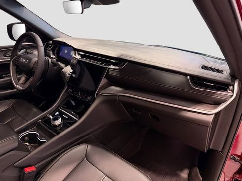 Used 2025 Jeep Grand Cherokee L Limited w/ Black Appearance Package image 27