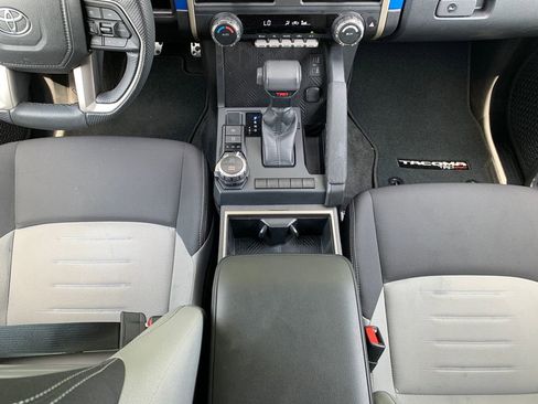 Used 2025 Toyota Tacoma TRD Sport AWD/4WD image 18