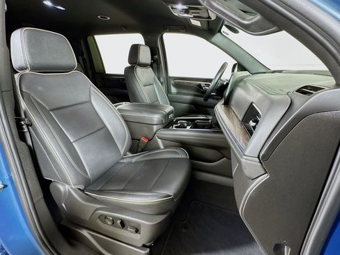 Certified 2025 Chevrolet Suburban Premier RWD image 28